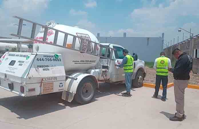 Sorprenden a gaseros en llenado ilegal de cilindros