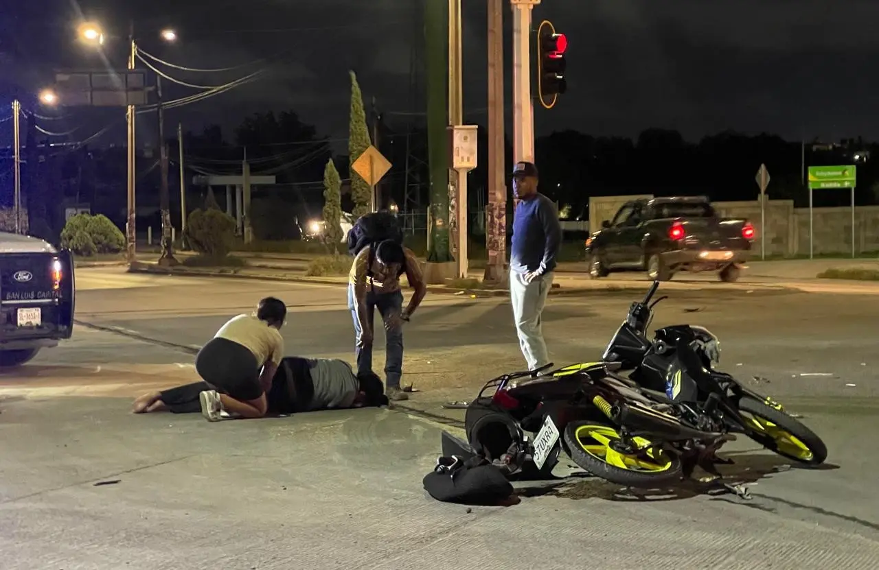 Motociclista resulta lesionado tras choque cerca de Fenapo