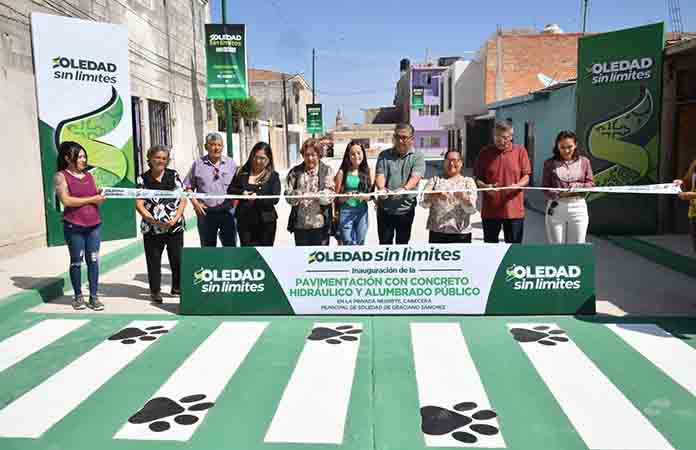 Alcalde Navarro entrega pavimentación y luminarias