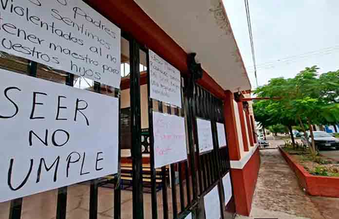 También en Cárdenas protestan padres de familia