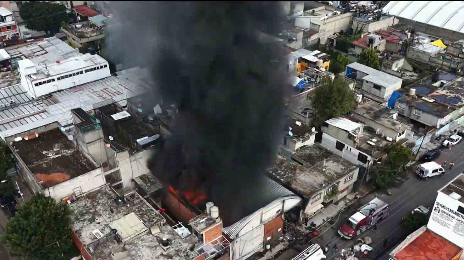 Incendio consume bodega en Iztapalapa