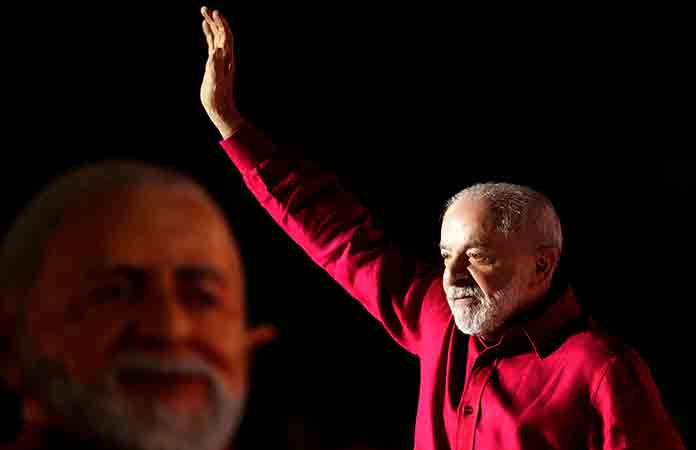 Lula aumenta 15% en pagos de ayuda social