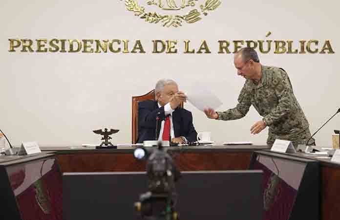 R. Ojeda gana 150 mil al mes en la Marina