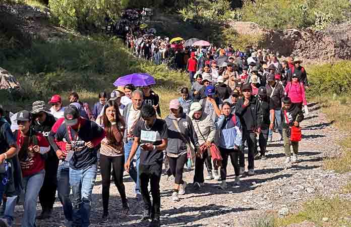 Realizan caminata juvenil a Catorce