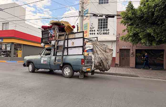 Recolectores de basura bloquean Periférico Ote.