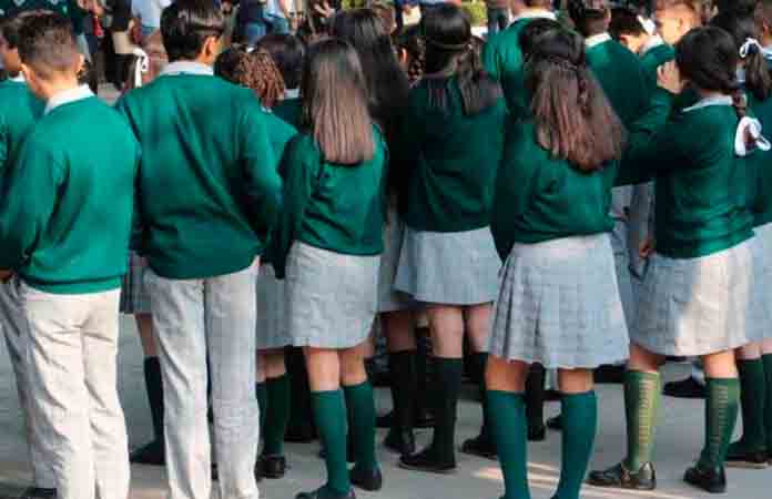 Uniformes escolares, golpe para paterfamilias