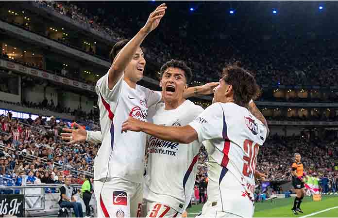 Chivas vence de visita al Rayados