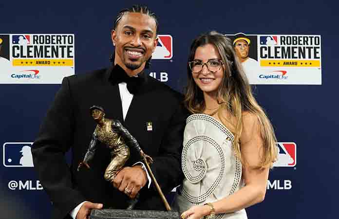 Gana Lindor premio Roberto Clemente